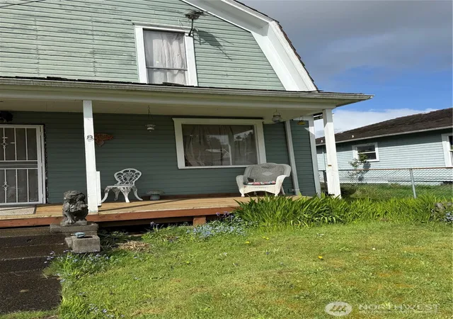 Photo 2 of Single family home for sale at 1102 Water St, Raymond, WA 98577 | MLS# NWM2516620 | Listing updated on 2026-09-21