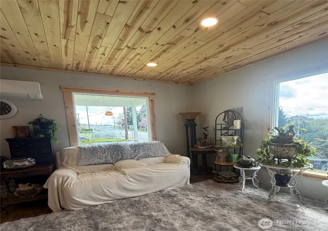 Photo 4 of Single family home for sale at 1102 Water St, Raymond, WA 98577 | MLS# NWM2516620 | Listing updated on 2026-09-21