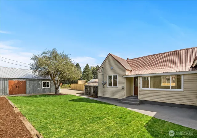 Photo 1 of Single family home for sale at 108 Yakima Ave, Cle Elum, WA 98922 | MLS# NWM2516744 | Listing updated on 2026-10-09