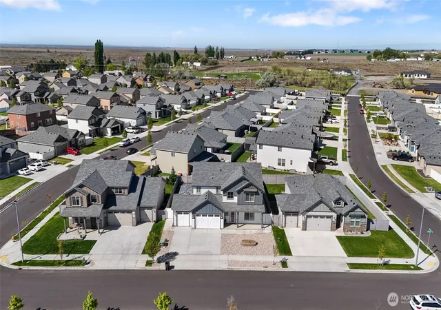 Photo 2 of Single family home for sale at 306 N Towhee St, Moses Lake, WA 98837 | MLS# NWM2516793 | Listing updated on 2026-09-21