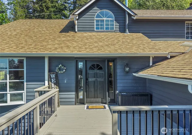 Photo 3 of Single family home for sale at 4918 Ml Pond Dr SE, Auburn, WA 98092 | MLS# NWM2516843 | Listing updated on 2026-10-01