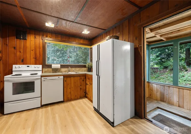 Photo 4 of Single family home for sale at 17426 SE 60th Street, Bellevue, WA 98006 | MLS# NWM2516901 | Listing updated on 2026-09-27
