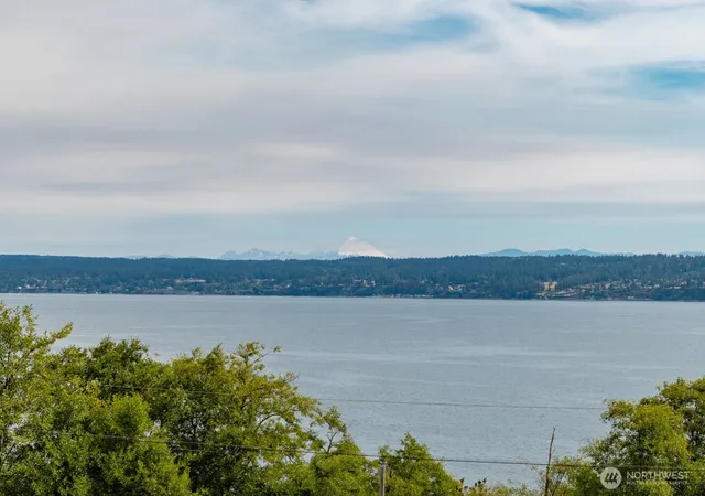 Photo 4 of Single family home for sale at 2205 Cranes Landing Dr, Greenbank, WA 98253 | MLS# NWM2516955 | Listing updated on 2026-09-21