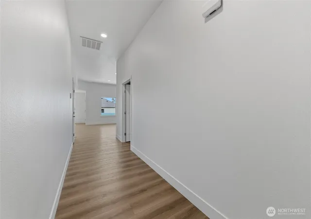 Photo 3 of Single family home for sale at 320 N Montana St, Moses Lake, WA 98837 | MLS# NWM2517086 | Listing updated on 2026-09-21