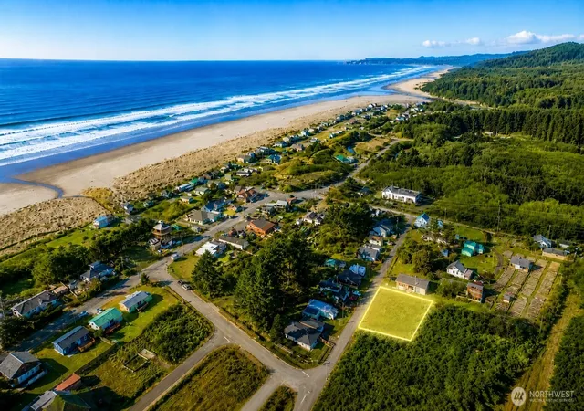 Photo 3 of Sale Pending at 4780 Forwood Ave, Pacific Beach, WA 98571 | MLS# NWM2517129 | Listing updated on 2026-08-14