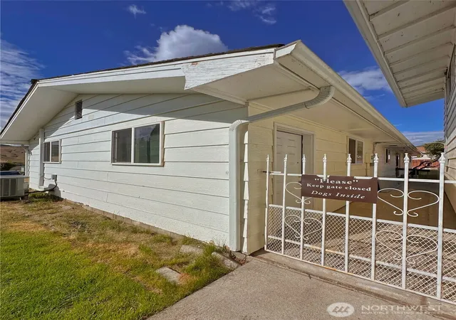 Photo 4 of Sale Pending at 1113 River Dr, Coulee Dam, WA 99116 | MLS# NWM2517169 | Listing updated on 2026-09-25