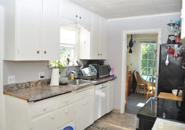 Photo 3 of Single family home for sale at 817 34th Street, Anacortes, WA 98221 | MLS# NWM2517187 | Listing updated on 2026-09-20