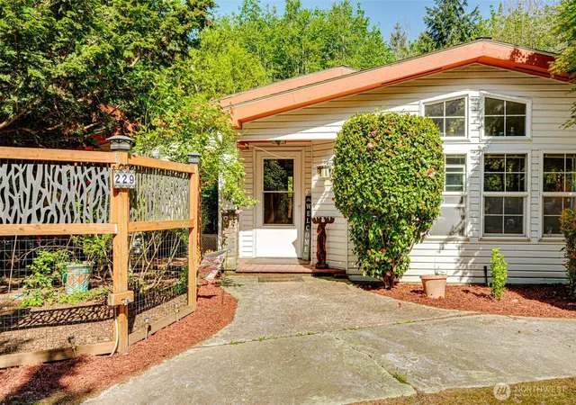 Photo 3 of Sale Pending at 229 Prospect Rd, Woodland, WA 98674 | MLS# NWM2517191 | Listing updated on 2026-10-01