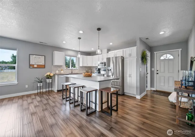 Photo 4 of Single family home for sale at 195 Bay Point Dr, Castle Rock, WA 98611 | MLS# NWM2517197 | Listing updated on 2026-09-21