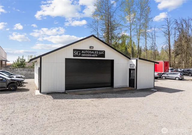 Photo 4 of Single family home for sale at 15422 Canyon Rd E, Puyallup, WA 98375 | MLS# NWM2517309 | Listing updated on 2026-09-25