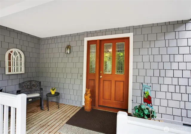 Photo 2 of Single family home for sale at 4320 Palomino Dr Ne, Bainbridge Island, WA 98110 | MLS# NWM2517325 | Listing updated on 2026-09-21