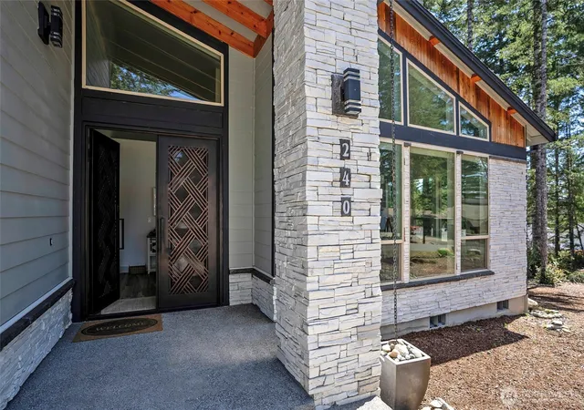 Photo 3 of Sale Pending at 240 E Susan Ln, Union, WA 98592 | MLS# NWM2517392 | Listing updated on 2026-09-29