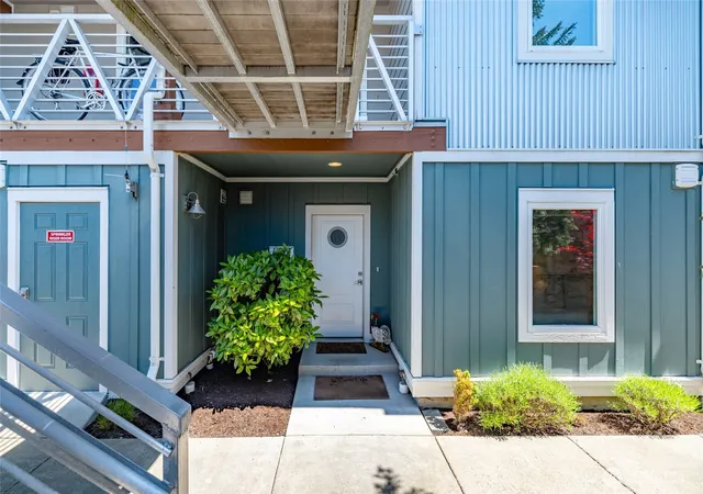 Photo 3 of Condo for sale at 3706 Portage Ln #102, Anacortes, WA 98221 | MLS# NWM2517435 | Listing updated on 2026-09-24