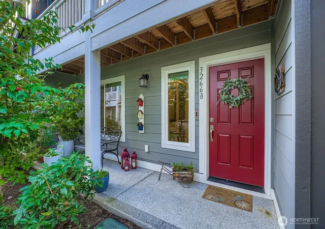 Photo 2 of Townhouse for sale at 32668 Steamboat Ln, Black Diamond, WA 98010 | MLS# NWM2517443 | Listing updated on 2026-09-20
