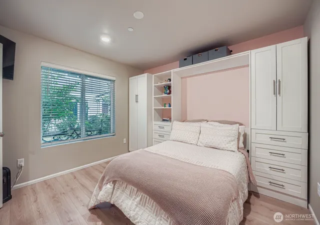 Photo 3 of Townhouse for sale at 32668 Steamboat Ln, Black Diamond, WA 98010 | MLS# NWM2517443 | Listing updated on 2026-09-20