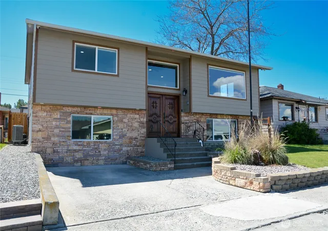 Photo 3 of Single family home for sale at 710 E 2nd Avenue, Odessa, WA 99159 | MLS# NWM2517452 | Listing updated on 2026-09-21