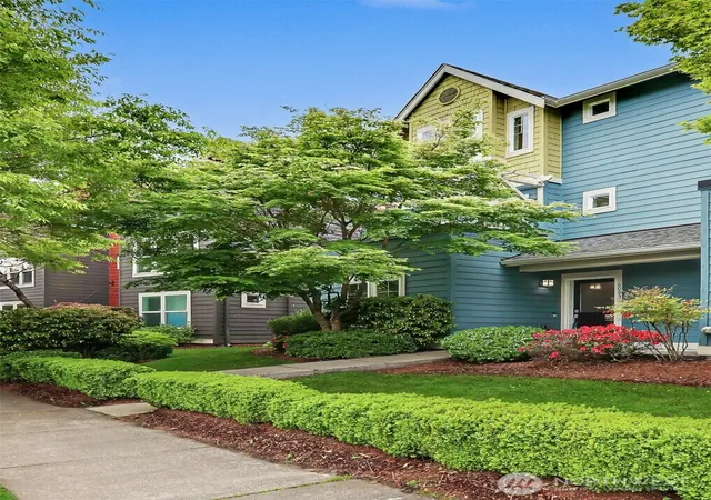 Photo 1 of Townhouse for sale at 6003 Lanham Pl Sw, Seattle, WA 98126 | MLS# NWM2517505 | Listing updated on 2026-09-30
