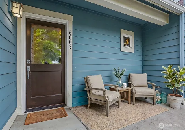 Photo 2 of Townhouse for sale at 6003 Lanham Pl Sw, Seattle, WA 98126 | MLS# NWM2517505 | Listing updated on 2026-09-30