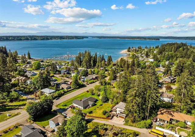 Photo 2 of Single family home for sale at 512 72nd Avenue Ne, Olympia, WA 98506 | MLS# NWM2517514 | Listing updated on 2026-09-21