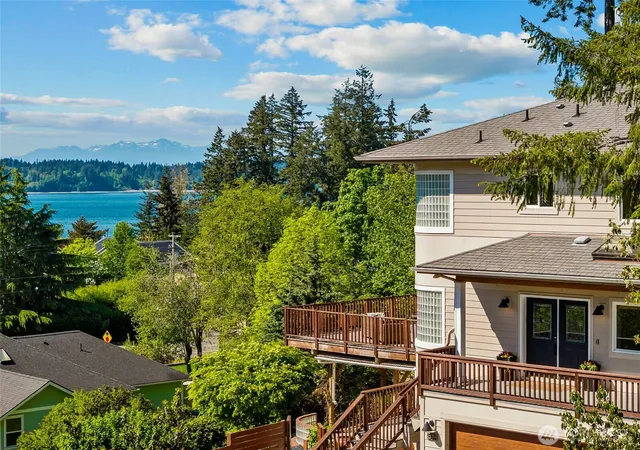 Photo 3 of Single family home for sale at 512 72nd Avenue Ne, Olympia, WA 98506 | MLS# NWM2517514 | Listing updated on 2026-09-21