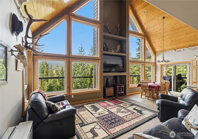Photo 4 of Single family home for sale at 320 Lakeview Way, Easton, WA 98925 | MLS# NWM2517536 | Listing updated on 2026-09-21