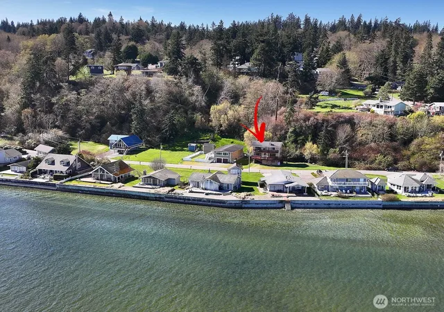Photo 2 of Single family home for sale at 3837 Driftwood Dr, Clinton, WA 98236 | MLS# NWM2517597 | Listing updated on 2026-09-21