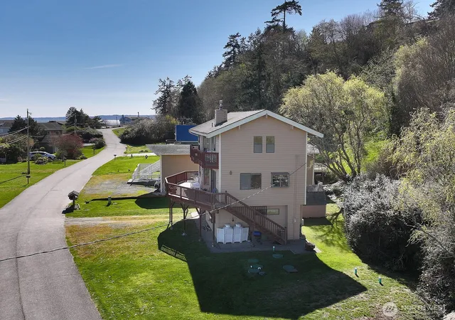 Photo 4 of Single family home for sale at 3837 Driftwood Dr, Clinton, WA 98236 | MLS# NWM2517597 | Listing updated on 2026-09-21