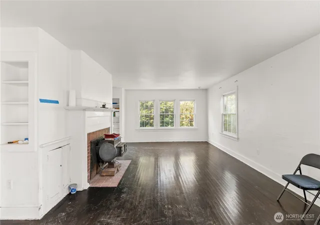 Photo 2 of Single family home for sale at 409 W 5th Street, Aberdeen, WA 98520 | MLS# NWM2517611 | Listing updated on 2026-09-21