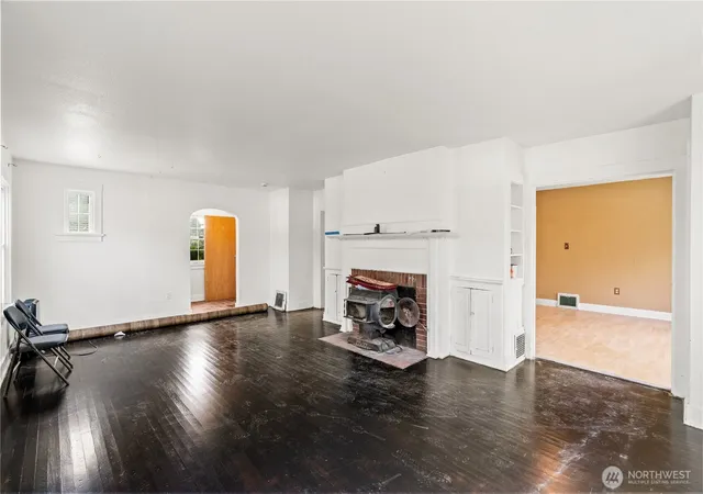 Photo 3 of Single family home for sale at 409 W 5th Street, Aberdeen, WA 98520 | MLS# NWM2517611 | Listing updated on 2026-09-21