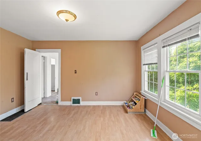 Photo 3 of Single family home for sale at 409 W 5th Street, Aberdeen, WA 98520 | MLS# NWM2517611 | Listing updated on 2026-09-21