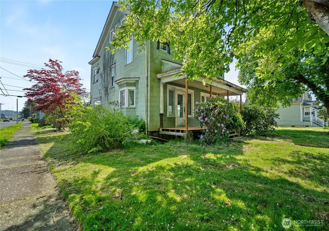 Photo 1 of Single family home for sale at 901 W Market St, Aberdeen, WA 98520 | MLS# NWM2517613 | Listing updated on 2026-09-29