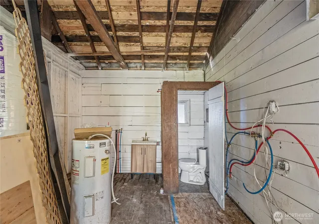 Photo 2 of Single family home for sale at 901 W Market St, Aberdeen, WA 98520 | MLS# NWM2517613 | Listing updated on 2026-09-29