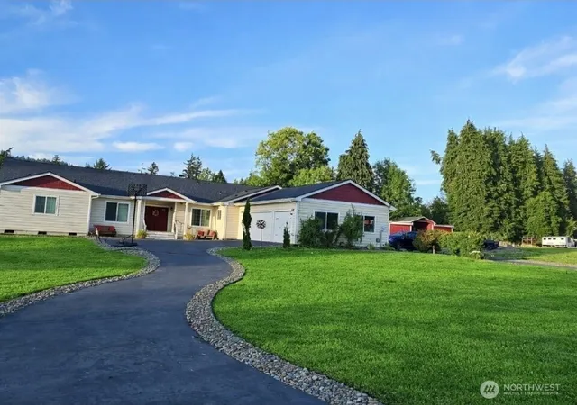 Photo 3 of Single family home for sale at 3652 Pennsylvania St, Longview, WA 98632 | MLS# NWM2517634 | Listing updated on 2026-09-26
