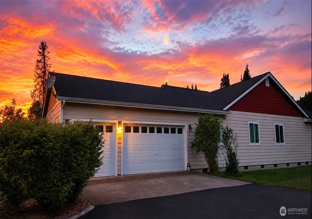 Photo 4 of Single family home for sale at 3652 Pennsylvania St, Longview, WA 98632 | MLS# NWM2517634 | Listing updated on 2026-09-26
