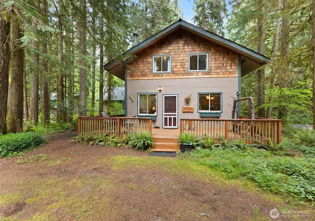 Photo 3 of Single family home for sale at 6989 Snoqualmie Pl, Deming, WA 98244 | MLS# NWM2517681 | Listing updated on 2026-09-30