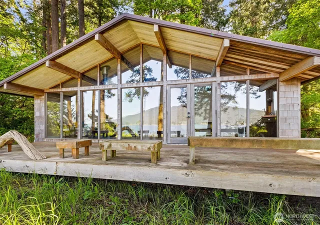 Photo 1 of Single family home for sale at 48 Eliza Is, Bellingham, WA 98226 | MLS# NWM2517733 | Listing updated on 2026-09-21