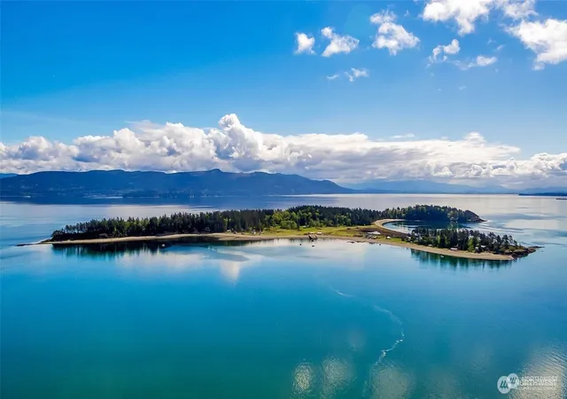 Photo 3 of Single family home for sale at 48 Eliza Is, Bellingham, WA 98226 | MLS# NWM2517733 | Listing updated on 2026-09-21