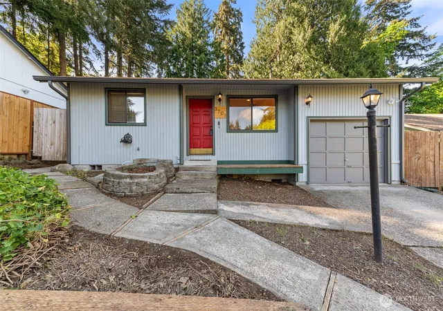 Photo 3 of Single family home for sale at 3701 Autumnwood Ct Se, Olympia, WA 98501 | MLS# NWM2517903 | Listing updated on 2026-09-23