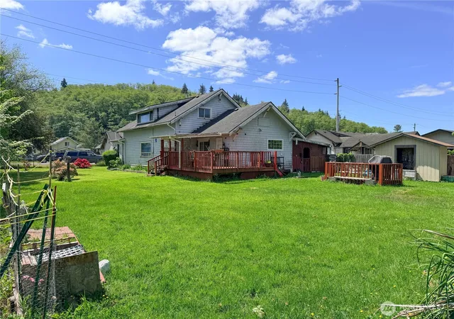 Photo 3 of Single family home for sale at 617 Queen St, Hoquiam, WA 98550 | MLS# NWM2518030 | Listing updated on 2026-09-21