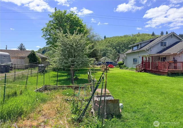 Photo 3 of Single family home for sale at 617 Queen St, Hoquiam, WA 98550 | MLS# NWM2518030 | Listing updated on 2026-09-21