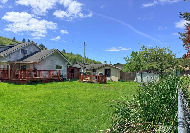 Photo 4 of Single family home for sale at 617 Queen St, Hoquiam, WA 98550 | MLS# NWM2518030 | Listing updated on 2026-09-21