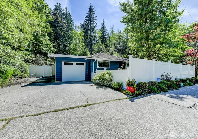 Photo 2 of Single family home for sale at 1010 Main St, Edmonds, WA 98020 | MLS# NWM2518101 | Listing updated on 2026-09-21