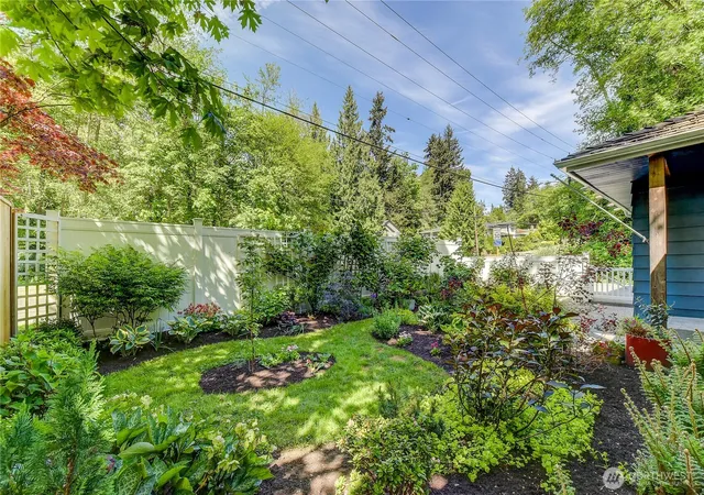 Photo 3 of Single family home for sale at 1010 Main St, Edmonds, WA 98020 | MLS# NWM2518101 | Listing updated on 2026-09-21