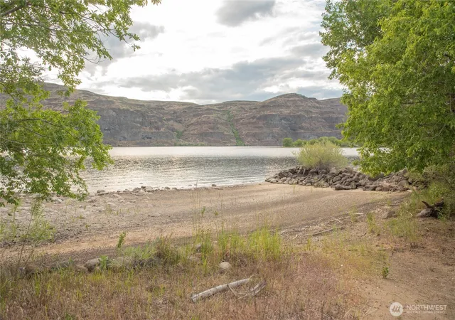 Photo 4 of Single family home for sale at 582 River Dr SW, Quincy, WA 98848 | MLS# NWM2518116 | Listing updated on 2026-09-21