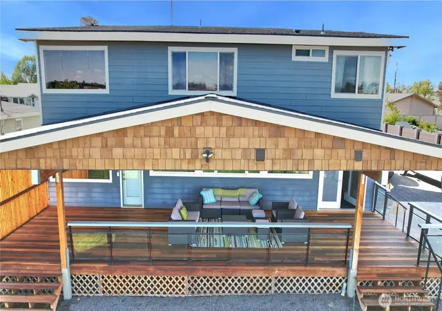 Photo 3 of Single family home for sale at 2101 W Lakeside Dr, Moses Lake, WA 98837 | MLS# NWM2518153 | Listing updated on 2026-09-26