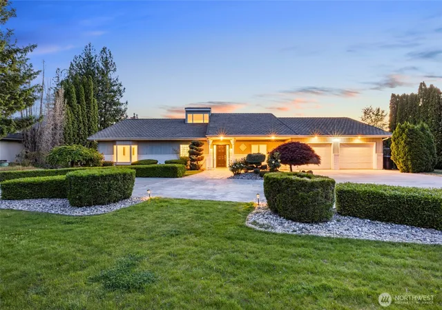 Photo 2 of Mansion for sale at 1782 Valley Rd Ne, Moses Lake, WA 98837 | MLS# NWM2518174 | Listing updated on 2026-09-21