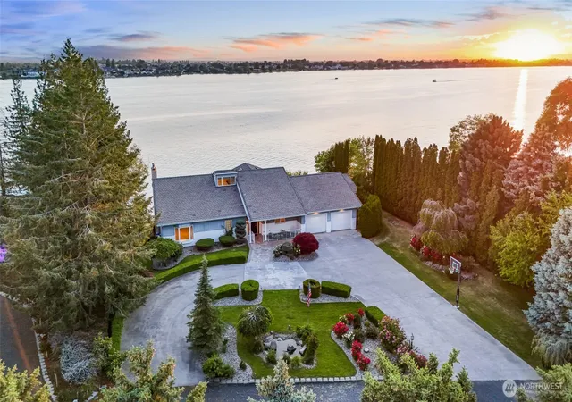 Single family home for sale at 1782 Valley Rd NE, Moses Lake, WA 98837 | MLS# NWM2518174