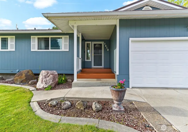 Photo 4 of Sale Pending at 1412 W 15th Avenue, Kennewick, WA 99337 | MLS# NWM2518326 | Listing updated on 2026-09-25