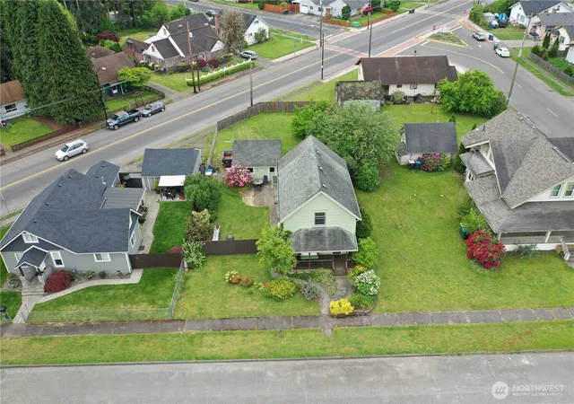 Photo 4 of Single family home for sale at 612 W Cherry St, Centralia, WA 98531 | MLS# NWM2518557 | Listing updated on 2026-09-21
