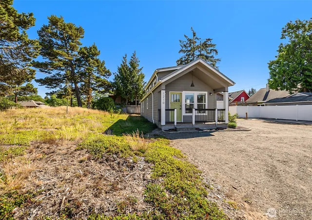 Photo 3 of Manufactured home for sale at 1210 32nd Street, Seaview, WA 98644 | MLS# NWM2518592 | Listing updated on 2026-09-28